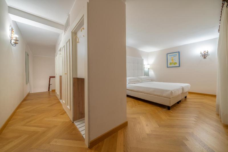 Family Room - Split Level image 3