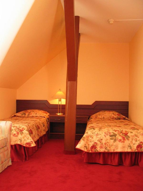 Small Twin Room image 1