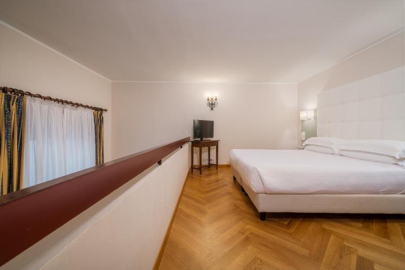 Family Room - Split Level image 4