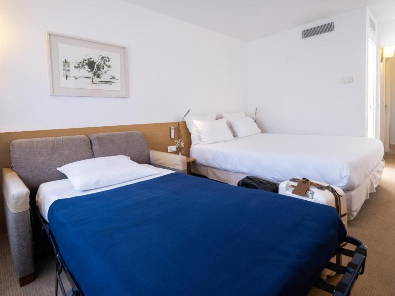 Classic Double Room with Double Sofa Bed image 4