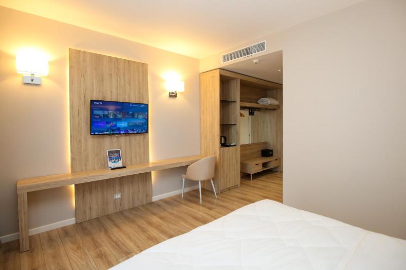 Double Room image 3