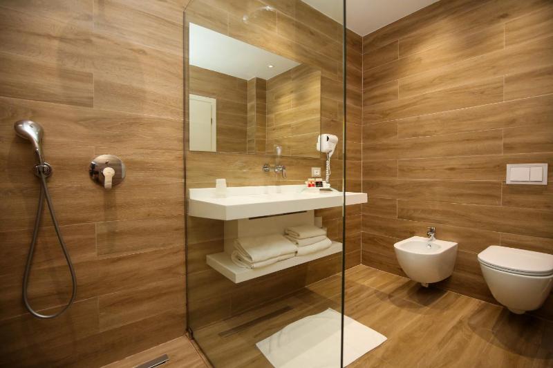 Comfort Triple Room image 3