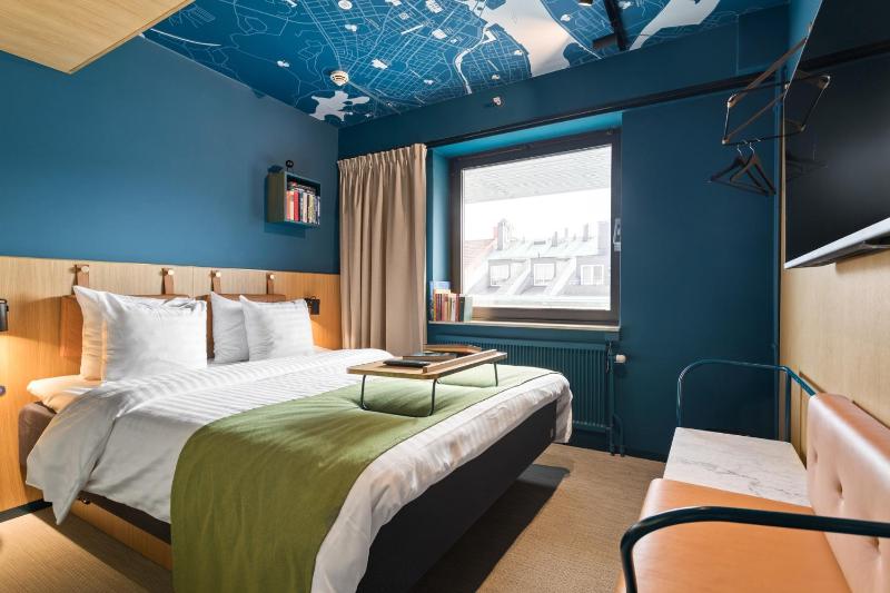 Queen Sixth Floor image 1