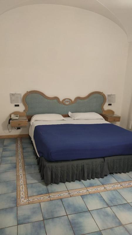 Economy Double Room image 4