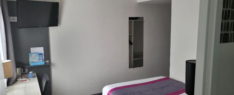 One Single Bed image 4