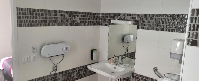 One Single Bed image 1