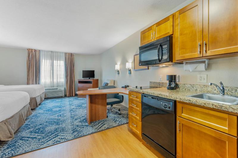 Queen Studio Suite with Two Queen Beds and Full Kitchen image 1