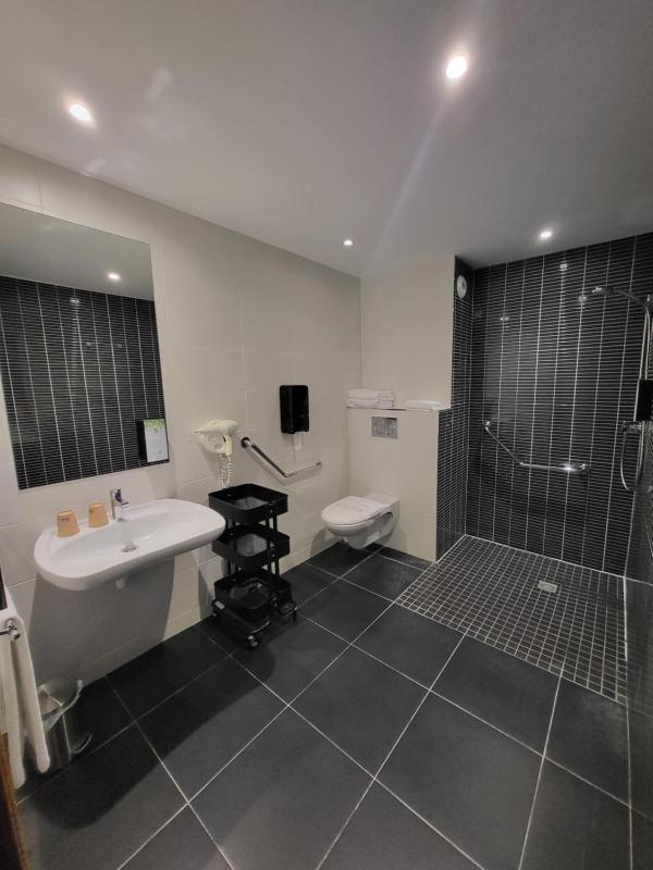 1 Double Bed  1 Single Bed - Superior Room image 4