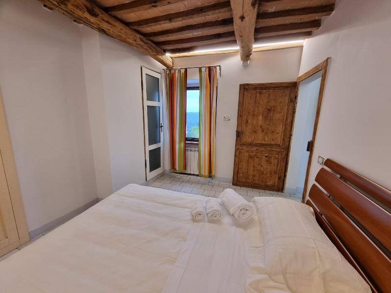 One-Bedroom Apartment image 4