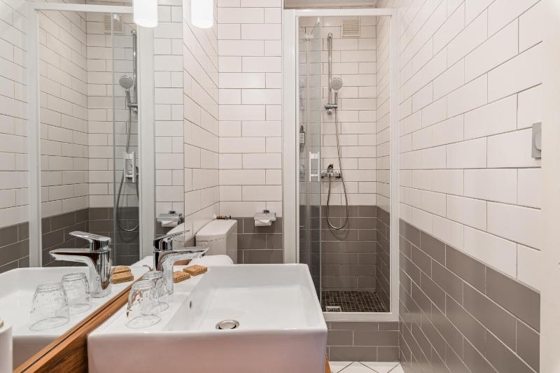 Classic Double Room image 2