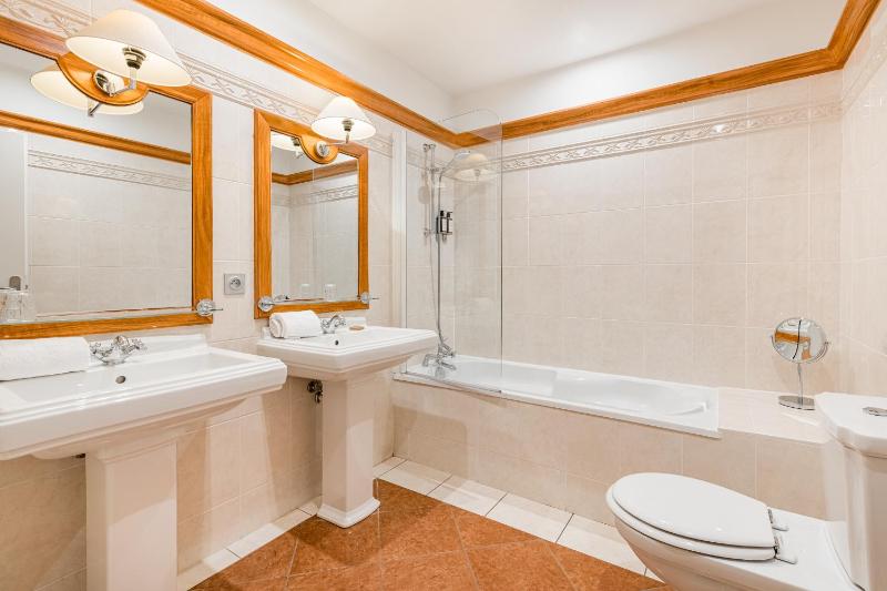 Privilege Room image 4