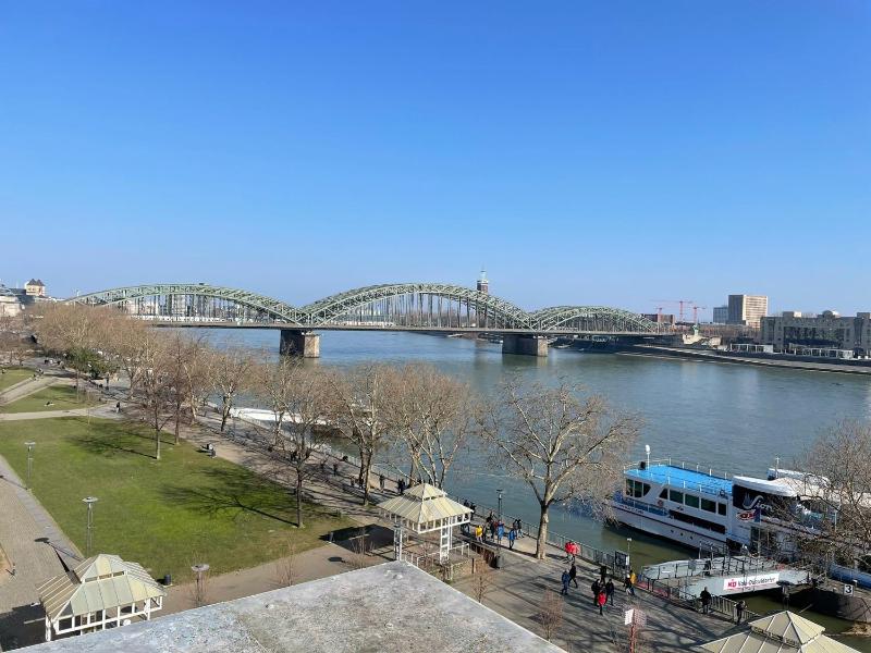 Large Double Room with River View image 4