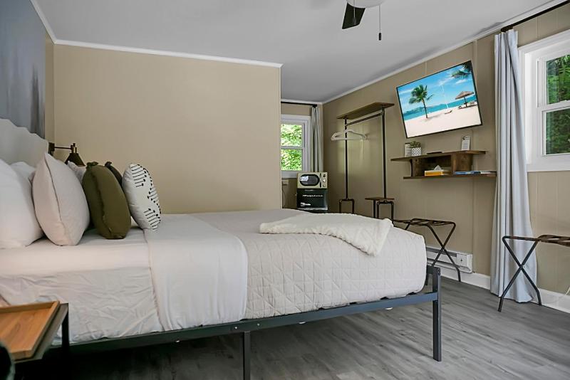 King Room image 3