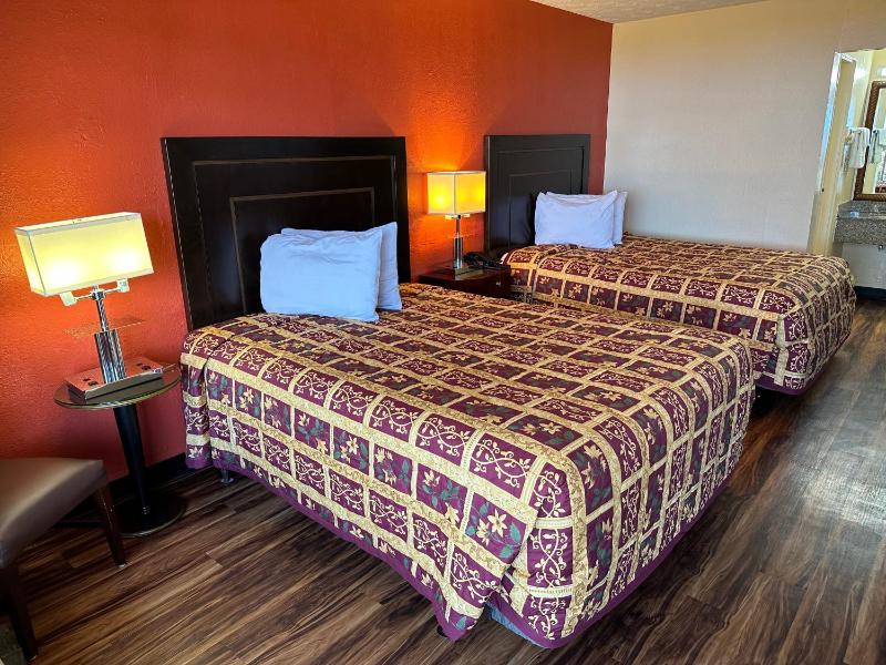 Deluxe Queen Room image 2