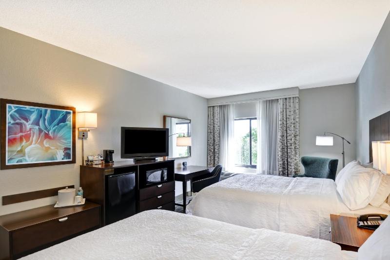 Room with Two Queen Beds - Non-Smoking image 2