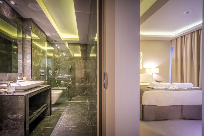 Deluxe King Suite image 1