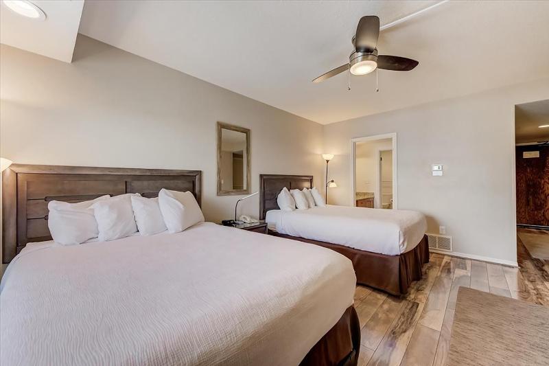 Double Room image 3