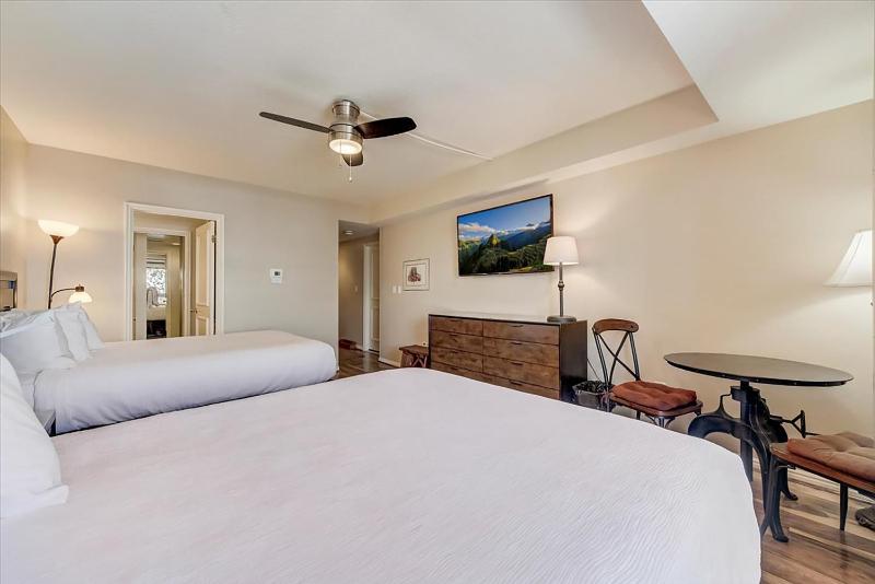 Double Room image 4