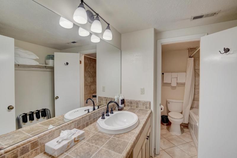 1 Bedroom Condominium image 4