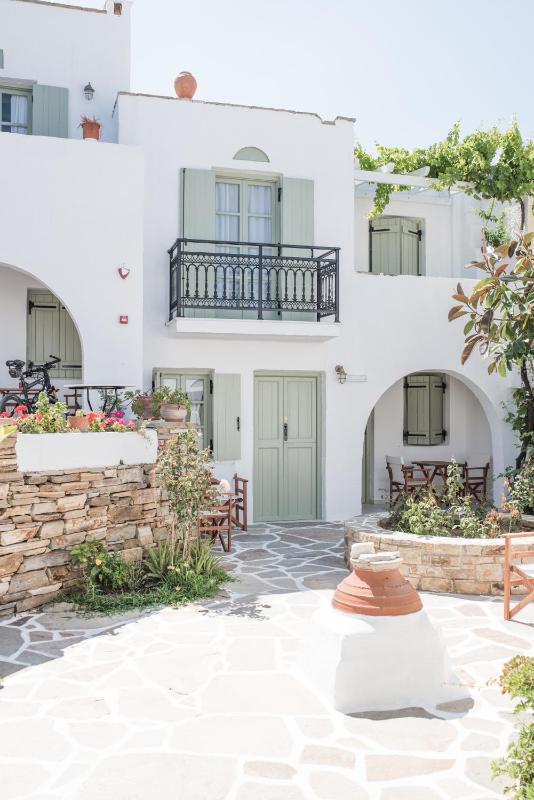 Elegant Studio image 2