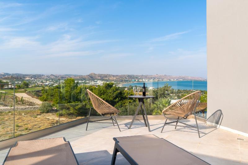 Suite with Sea View image 2
