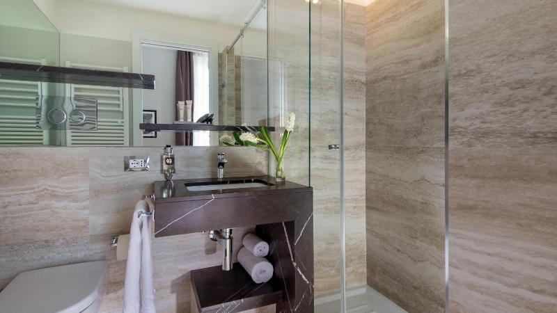 Double or Twin Room image 3