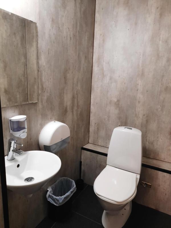 Small Twin Room with Shared Bathroom - No Window image 1