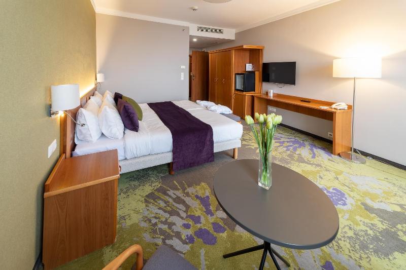 Quadruple Room with Bathroom image 2