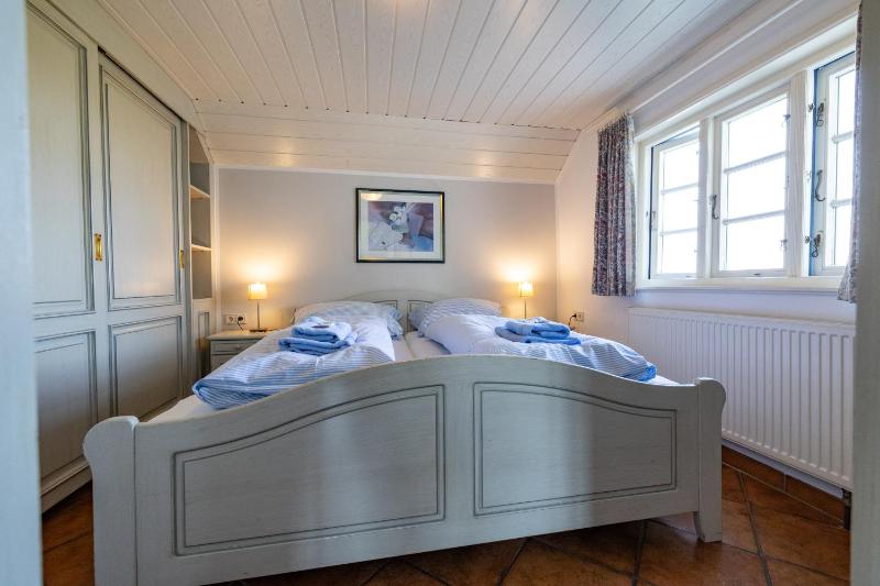 Apartment 1 with Sea View image 4