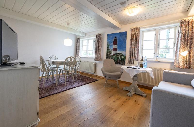 Apartment 2 with Sea View image 4