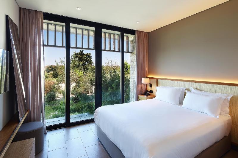 Garden Executive Suite image 3
