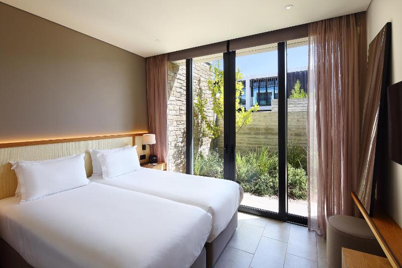 Garden Executive Suite image 1