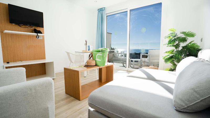 Superior One-Bedroom Apartment with Sea View image 4