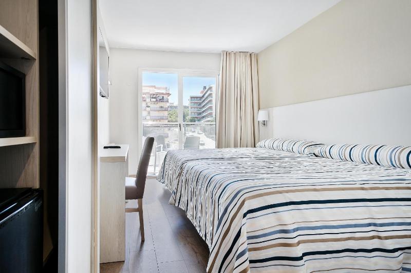 Twin Room (2 Adults) image 1