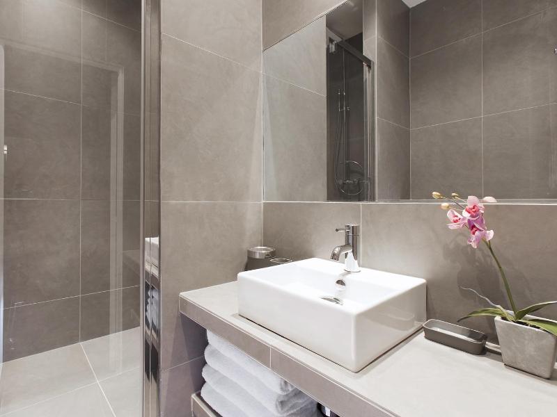 Three-Bedroom Apartment with two Bathrooms n°3 image 3