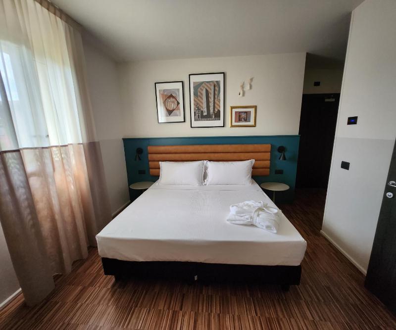 Comfort Single Room image 3