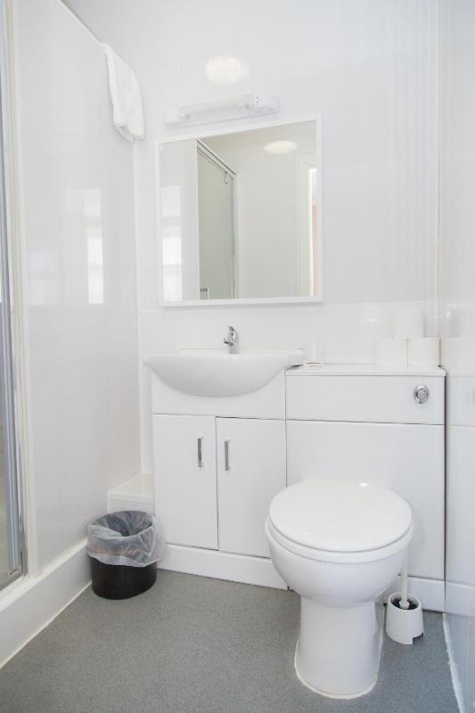 Twin Room image 4
