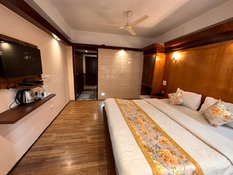 Hotel Gajraj Near M G Marg - image 42
