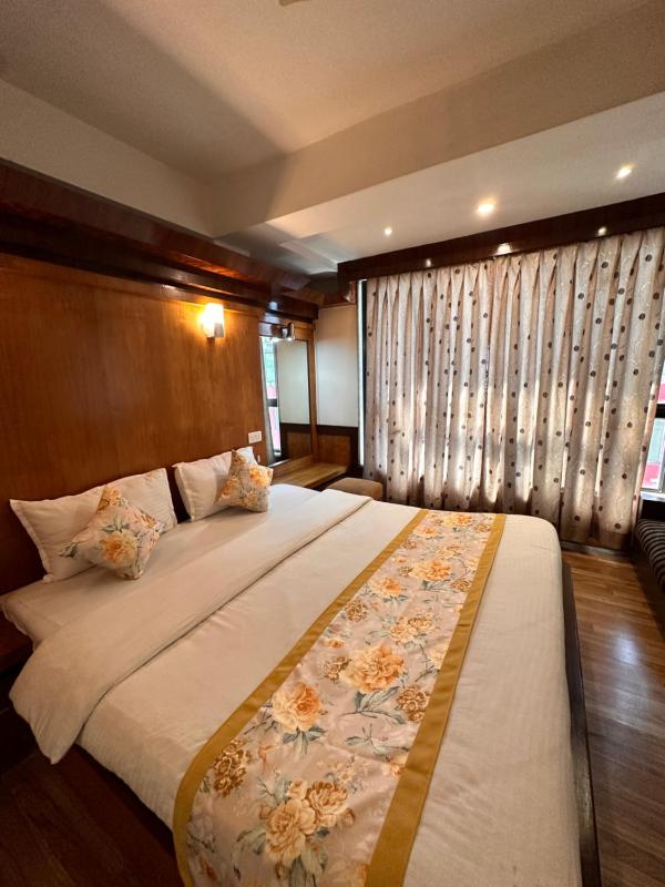 Hotel Gajraj Near M G Marg - image 23
