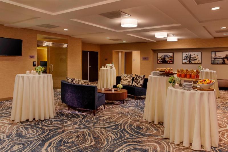 Courtyard by Marriott Portland City Center - image 19