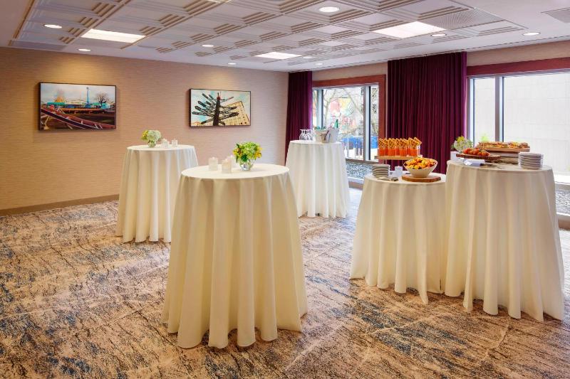 Courtyard by Marriott Portland City Center - image 23