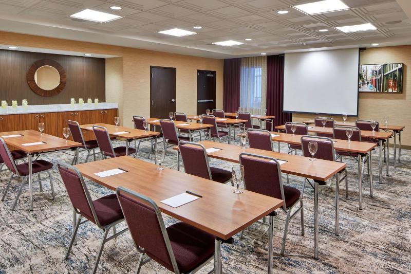 Courtyard by Marriott Portland City Center - image 37