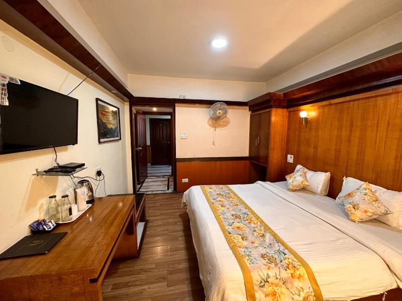 Hotel Gajraj Near M G Marg - image 17