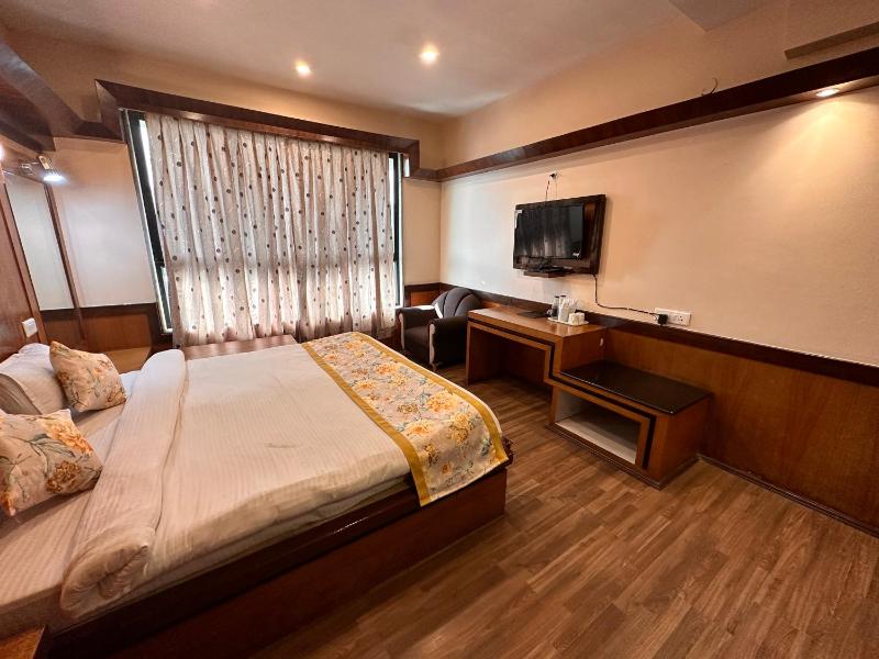 Hotel Gajraj Near M G Marg - image 33