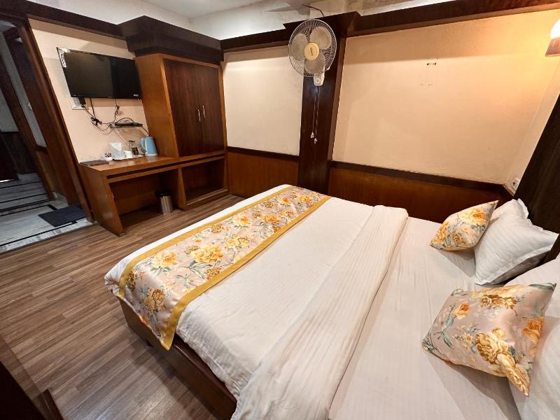 Hotel Gajraj Near M G Marg - image 34