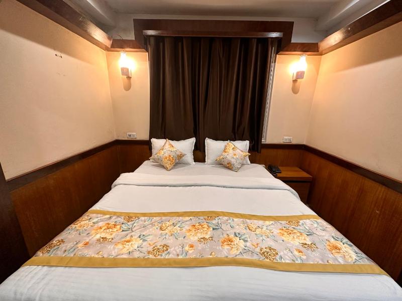 Hotel Gajraj Near M G Marg - image 30