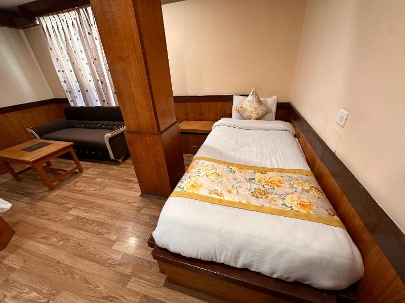 Hotel Gajraj Near M G Marg - image 49
