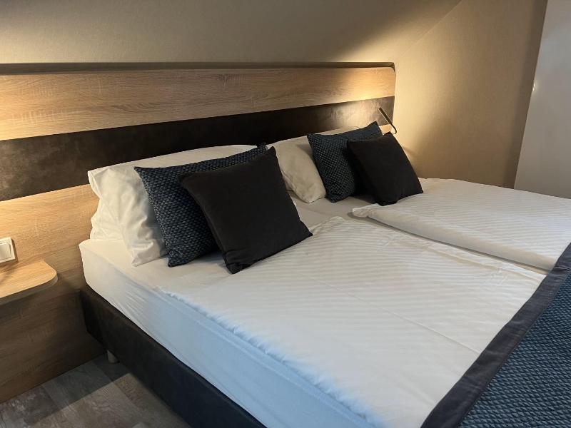 Deluxe Double Room image 1