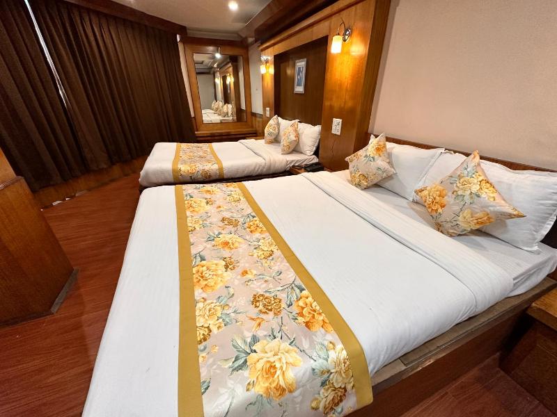Hotel Gajraj Near M G Marg - image 11