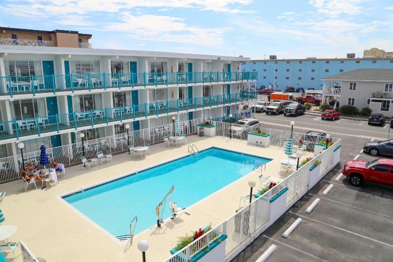Dunes Suites Oceanfront - image 10